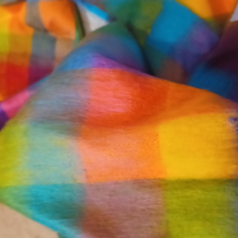 NWT Pokoloko Eye-catching Multi-Colored Check Seamless Scarf - Picture 8 of 9